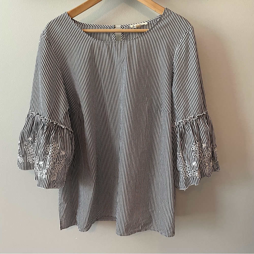 Jane & Delancey Black Striped, Embroidered Flounce Sleeves Cute!!! 1X EUC